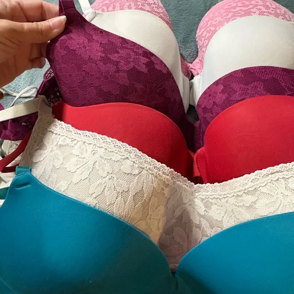 Victoria's Secret Teal and Red Bras - Picture 2 of 3